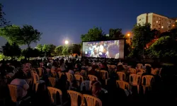 İzmir'de yaz akşamları sinemayla buluşuyor! Gezici Açıkhava Film Günleri ilçelere yayılıyor