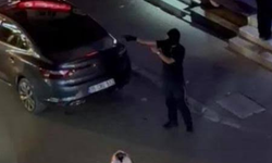 Karabağlar'da kar maskeli saldırgan kuyumcuyu hedef aldı: Kurşun yağdırdı!