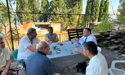 Gümrükçü Kadifekale’de vatandaşla buluştu: Esnaf ve vatandaşların sorunlarını dinledi