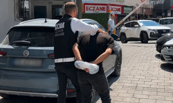 Torbalı'da oto galeriye kurşun yağdıran 2 şüpheli tutuklandı