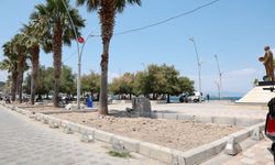 Yenifoça sahili yenileniyor: Foça Belediyesi çevre düzenleme çalışmalarına başladı