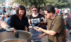 Foça’da Muharrem Ayı bereketi: Vatandaşlara aşure ikram edildi