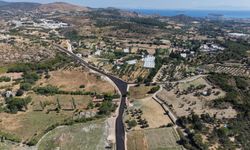 Urla’da öz kaynaklarla hizmet atağı: Yol ve üstyapı çalışmaları hız kesmeden sürüyor
