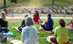 Bornova’da kadınlar doğayla buluştu: Açık havada yoga ve meditasyon etkinliği düzenlendi