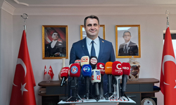 İzmir'de 30 ilçe başkanı örgütleriyle birlikte saf değiştiriyor: YENİ Partili Güç yol haritasını anlattı