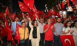 Karşıyaka Çarşısı 30 Ağustos’ta gelincik tarlasına döndü