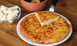 Börek tadında patatesli omlet tarifi: Kahvaltı sofralarının vazgeçilmezi olacak!