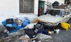 İzmir'in göbeğinde çöp ev kabusu: Kokudan duramıyoruz, dükkanımızı kapatıyoruz