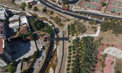 Karşıyaka’da yaya köprüsünde sona gelindi: 10 dakikalık yol 1 dakikaya inecek