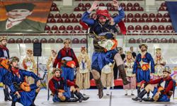 İzmir’de Balkan halk dansları kursu final yaptı