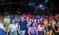 Bornova’da Zafer Bayramı coşkusu! Büyükpark’ta binlerce kişi tek yürek oldu