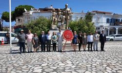 CHP Foça yönetimi göreve Atatürk Anıtı’nda söz vererek başladı