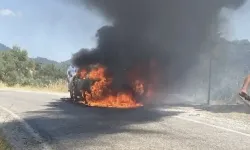İzmir'de kaza: Bayındır-Kızıloba yolunda otomobil alev aldı!
