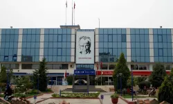 Menderes Belediyesi soruşturmasında 2'nci gün: İlkay Çiçek'in ifade süreci bekleniyor