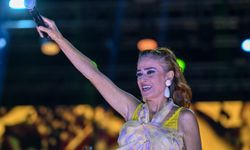 İEF’de Yıldız Tilbe coşkusu: Kültürpark’ta binlerce kişi şarkılara eşlik etti