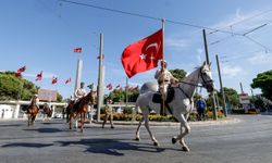 İzmir’de 9 Eylül coşkusu: Havada SOLOTÜRK, karada süvariler!