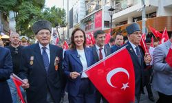Karşıyaka’da gazilere saygı yürüyüşü: Vatan kahramanları anıldı