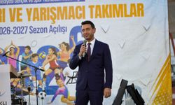 Bayraklı'da spor sezonu açıldı: 22 branşta binlerce sporcu sahaya çıktı