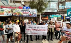 İzmir'de Carrefour çalışanları haklarını istiyor