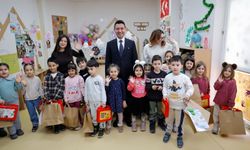 Bayraklı Belediyesi’nden öğrencilere anaokulundan üniversiteye eğitim desteği