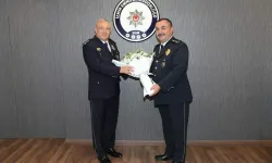 İzmir Emniyet Müdürlüğü’nde devir teslim: Ahmet Arıbaş görevi devraldı