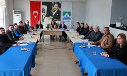 Foça’da siyasi dengeler değişiyor: Başkan AK Parti’ye geçti, 8 meclis üyesi de parti değiştiriyor