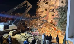 Kentsel dönüşüm yıkımında bina çöktü: 2 kişi yaralandı!