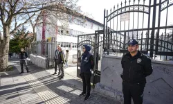 Van’da okul önünde korkutan olay! Kız öğrenci pompalı tüfekle geldi