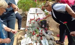 Usta sanatçı Tuncel Kurtiz, vefatının 13. yılında kabri başında anıldı