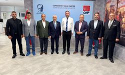 CHP İzmir’de eski il başkanları sahaya çıkıyor: “Cumhuriyetimize sonuna kadar sahip çıkacağız”