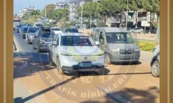 Seferihisar yolunda trafik yoğunluğu: Araç kuyruğu 1 kilometreye ulaştı