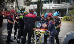 İzmir’de İZSU binasında yangın tatbikatı: Mahsur kalan personel kurtarıldı