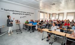 Karşıyaka 3. Yaş Üniversitesi’nde yeni dönem başladı: 60 öğrenci ders başı yaptı