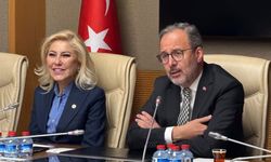 İzmir Ekonomi Üniversitesi öğrencileri TBMM’de Bursalı Aksoy ve Kasapoğlu ile buluştu