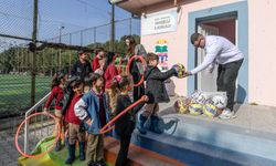 İzmir Büyükşehir'den 1550 okula 37 milyon TL’lik spor malzemesi desteği