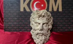 İzmir’de 2 bin yıllık Zeus heykel başı ele geçirildi: 3 gözaltı