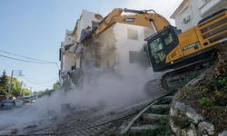 Buca Onat Tüneli’nde riskli yapıların yıkımı sürüyor