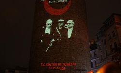 Galata Kulesi’nde Atatürk ve Türk bayrağıyla Cumhuriyet ışığı