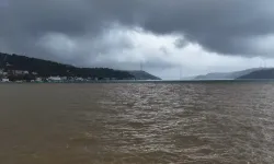 İstanbul Boğazı ve Haliç’te dikkat çeken görüntü: Deniz kahverengiye döndü