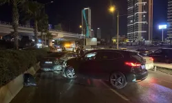 İzmir’de gece saatlerinde zincirleme kaza: 8 araç birbirine girdi, 4 yaralı!