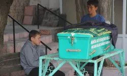 Günün en acı olayı: Babasının tabutunun başından ayrılmadı