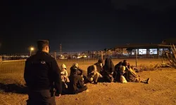 İzmir’de 8’i çocuk 15 düzensiz göçmen yakalandı