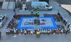 Aliağa'da jandarmadan minik öğrencilere trafik eğitimi