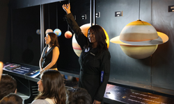 Astronot Aisha Bowe, Çiğli'de geleceğin uzay bilimcileriyle buluştu