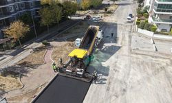 İzmir’de asfalt çalışmaları sürüyor: Ataşehir ve Harmandalı’da yollar yenileniyor