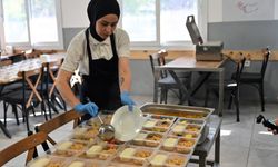 Bornova’da 70 haneye her gün ücretsiz sıcak yemek desteği