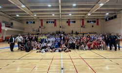 Bergama’da Cumhuriyet Kupası basketbol turnuvası tamamlandı