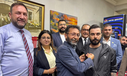 İzmir’de CHP’ye yeni katılım: Bayraklı’da 57 kişi partiye geçti