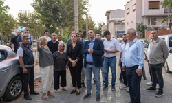 Bornova’da Rafetpaşa Mahallesi köşe bucak temizlendi! Konteynerler yıkandı, boyandı