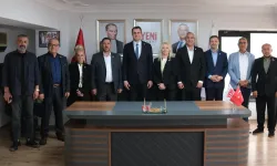 İzmir siyasetinde transfer hareketliliği: Karşıyaka’da 5 meclis üyesi YENİ Parti’ye geçti